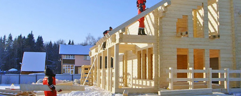 Можно ли строить дома в зимнее время, насколько это выгодно
